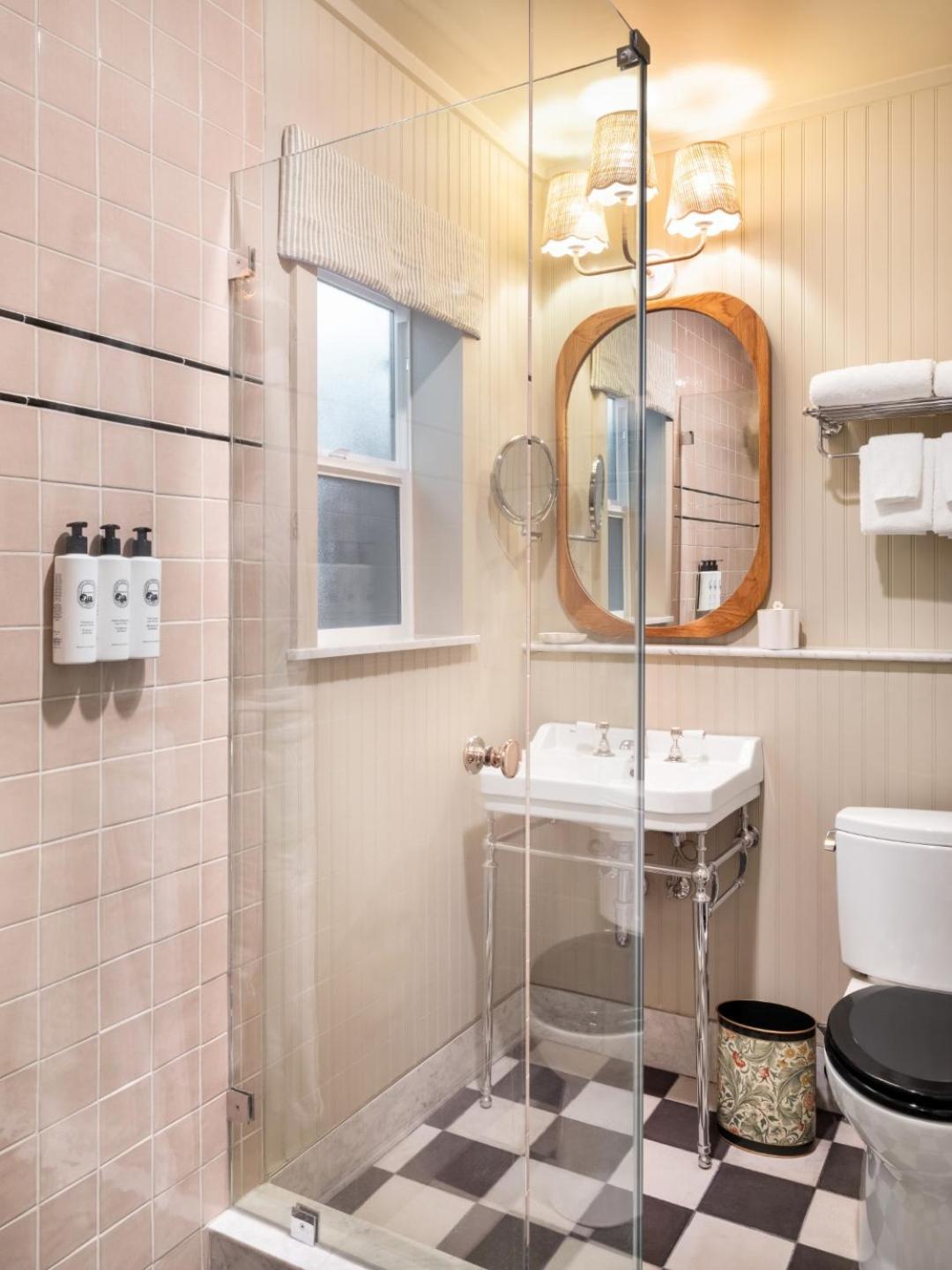 Le Petit Pali Brentwood Hotel 4*
